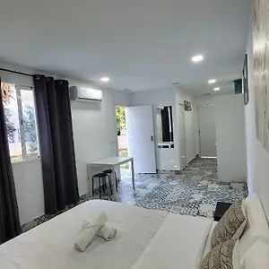 Guest house Ayz Silvela - Auto Check-in, Malaga
